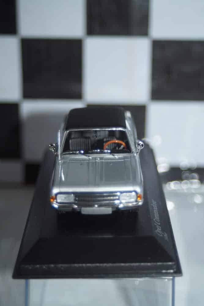 Minichamps opel commodore silver 1970 1:43 scale 430 046162