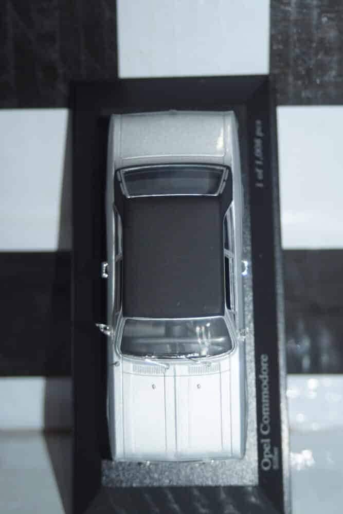 Minichamps opel commodore silver 1970 1:43 scale 430 046162