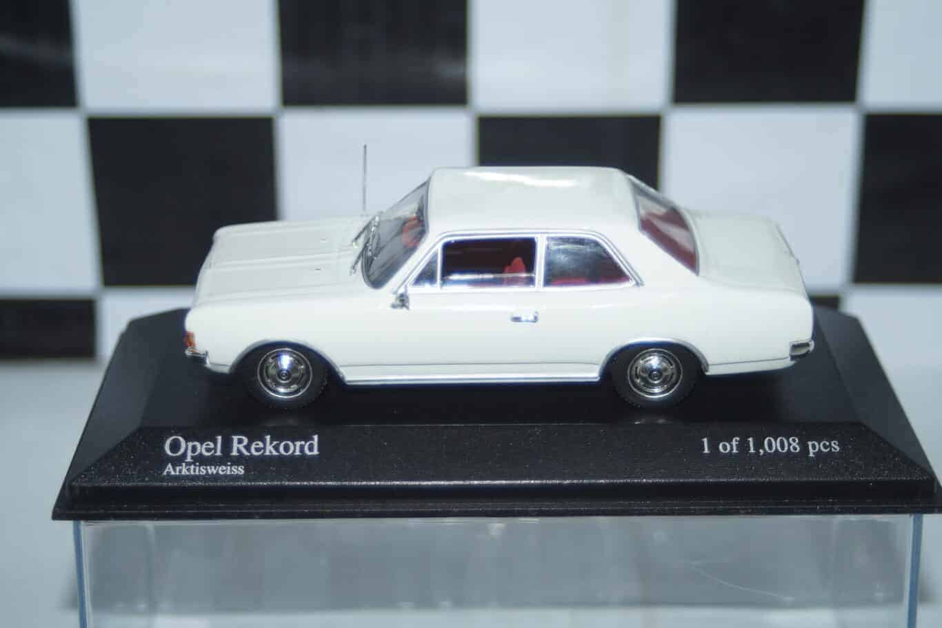 Minichamps opel / vauxhall rekord c white 1966 430 046105