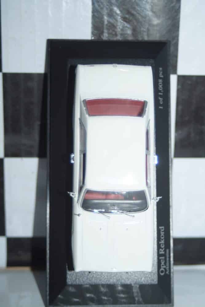 Minichamps opel / vauxhall rekord c white 1966 430 046105