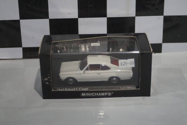 Minichamps opel / vauxhall rekord c coupe yellow 1966 430 046125