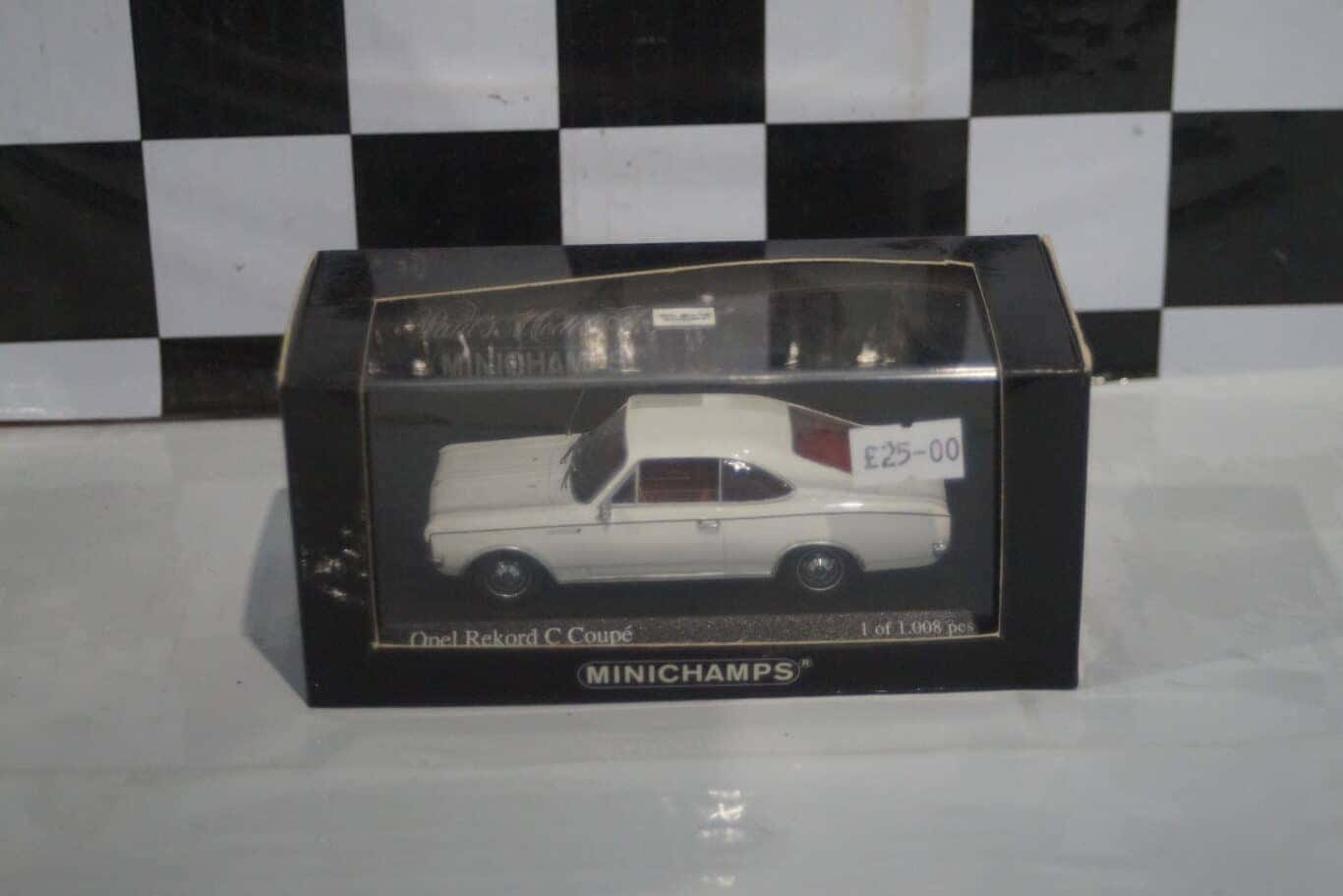 Minichamps opel / vauxhall rekord c coupe yellow 1966 430 046125
