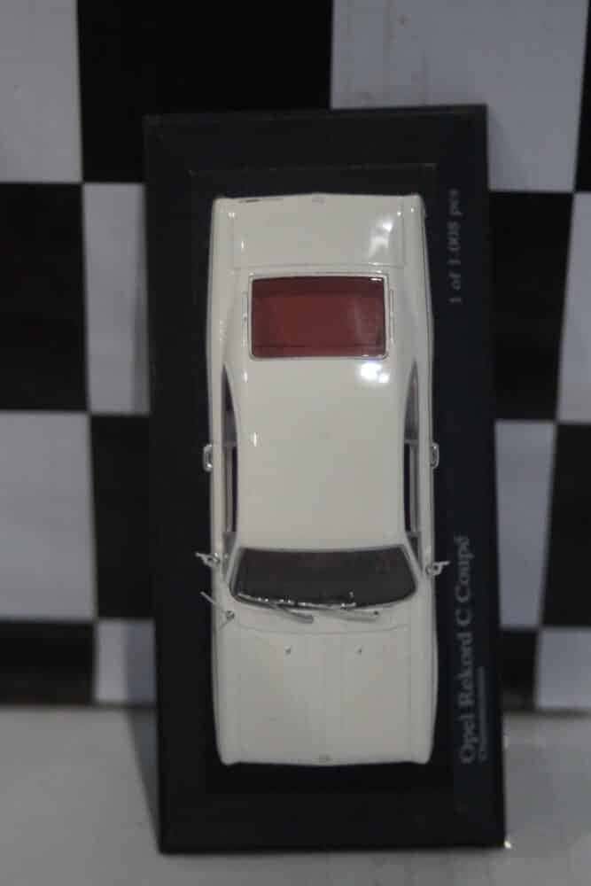 Minichamps opel / vauxhall rekord c coupe yellow 1966 430 046125