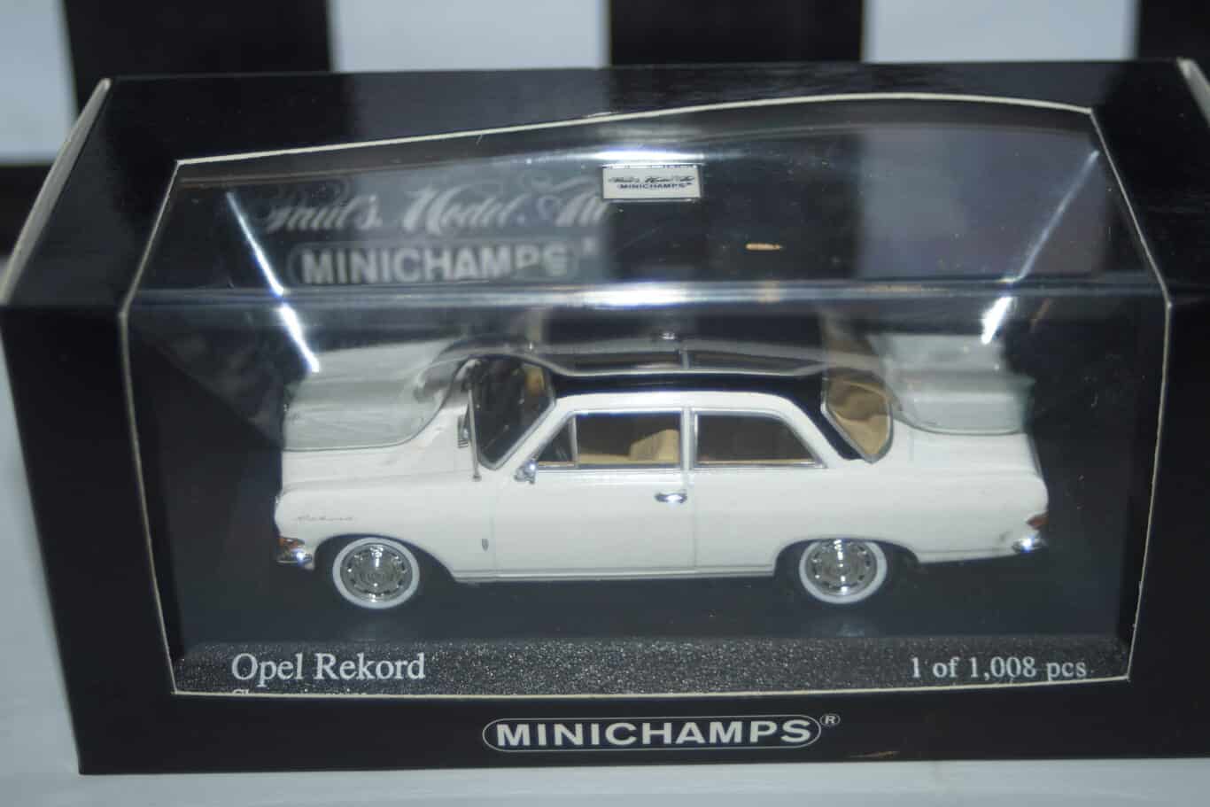 Minichamps opel / vauxhall rekord a red 1962 430 041022