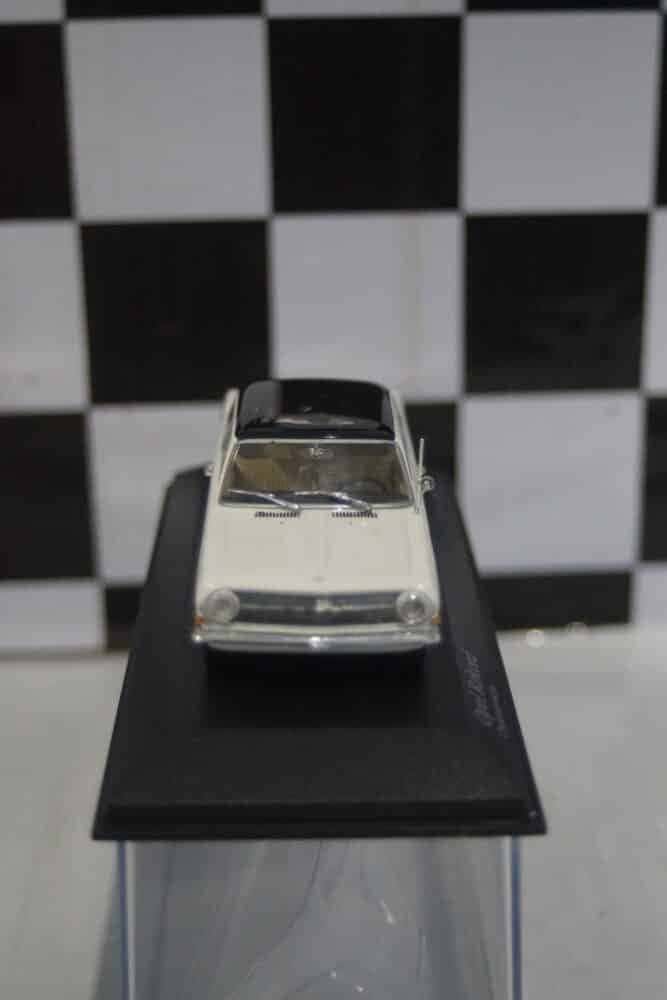 Minichamps opel / vauxhall rekord a red 1962 430 041022
