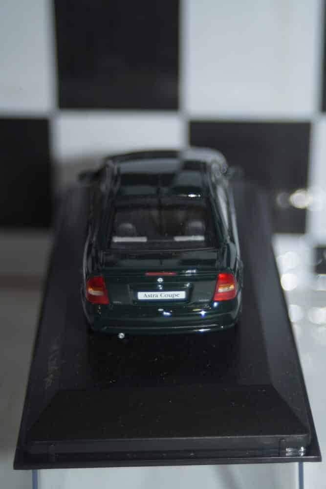 Minichamps opel astra cabrio 2000 red 430 049131