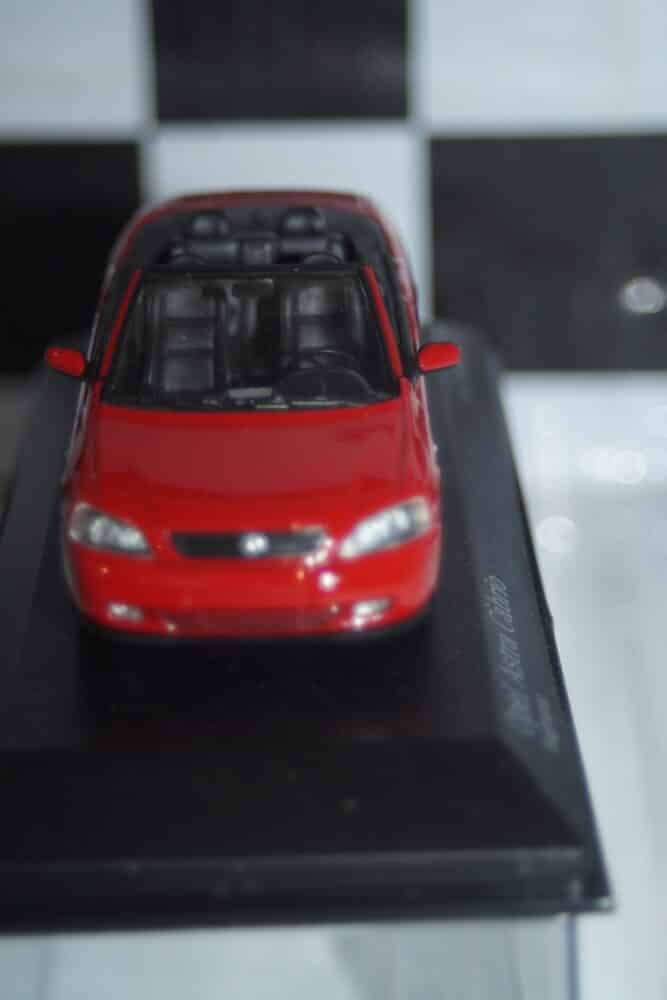 Minichamps opel astra cabrio 2000 red 430 049131