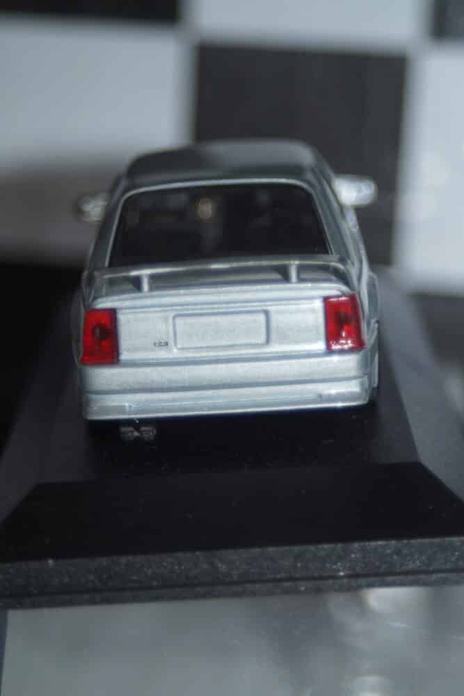 Minichamps opel omega evolution 500 red in 1:43 (wrong box)