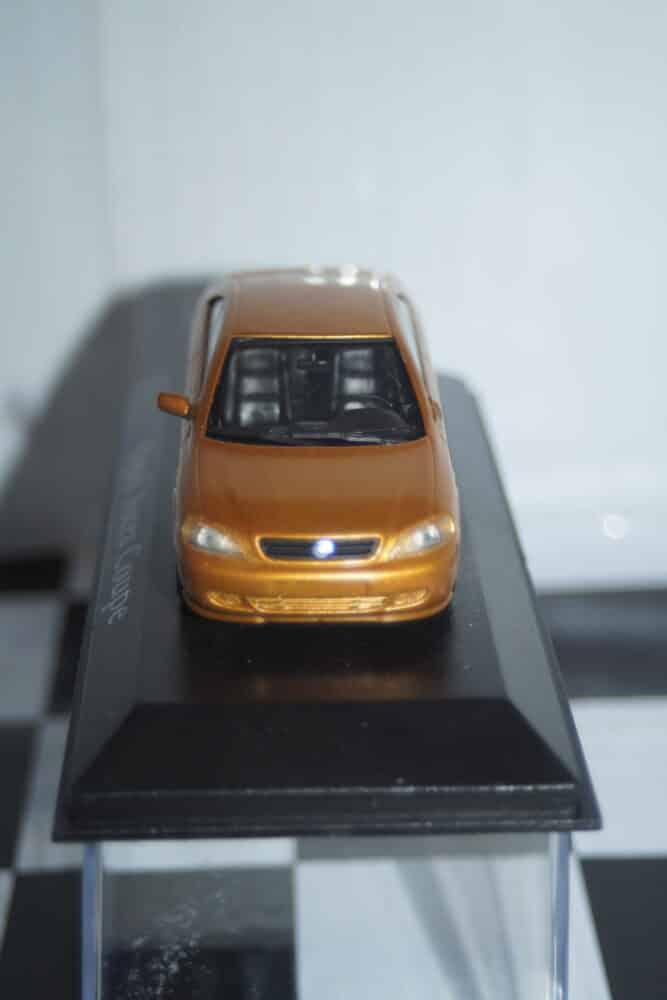Minichamps opel astra coupe 1#91218751799037 in 1/43rd (missing parts)