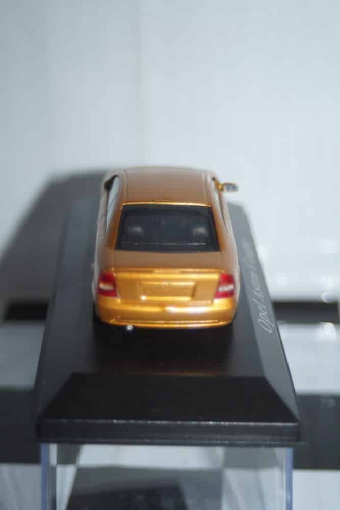 Minichamps opel astra coupe 1#91218751799037 in 1/43rd (missing parts)