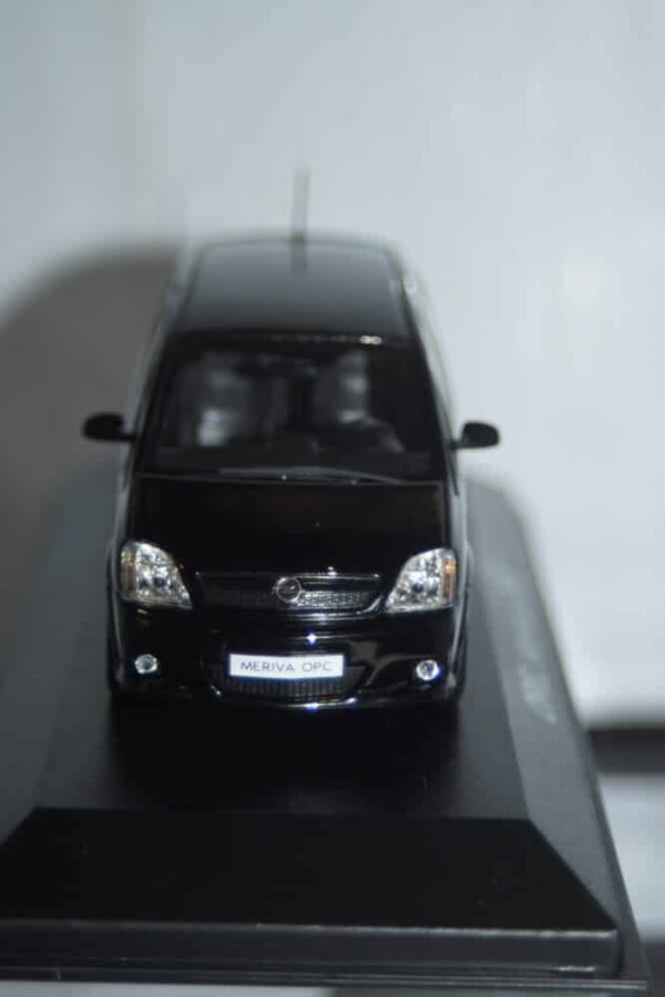 Minichamps opel / vauxhall meriva opc black 1:43 ref 90399891