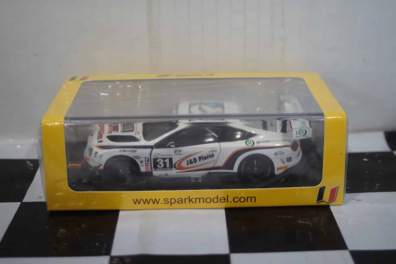 Spark bentley continental 24h spa 2018 1:43 resin sb225 ltd 300