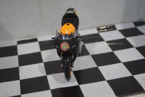 Minichamps honda nsr 500 rossi test bike 2000 1:12th 122 006186
