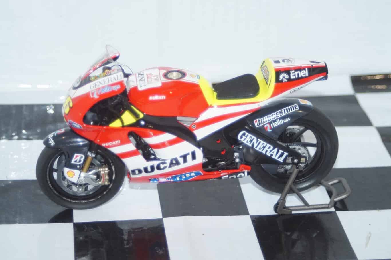 Minichamps ducati desmosedici showbike 2011,1:12th 122 100146