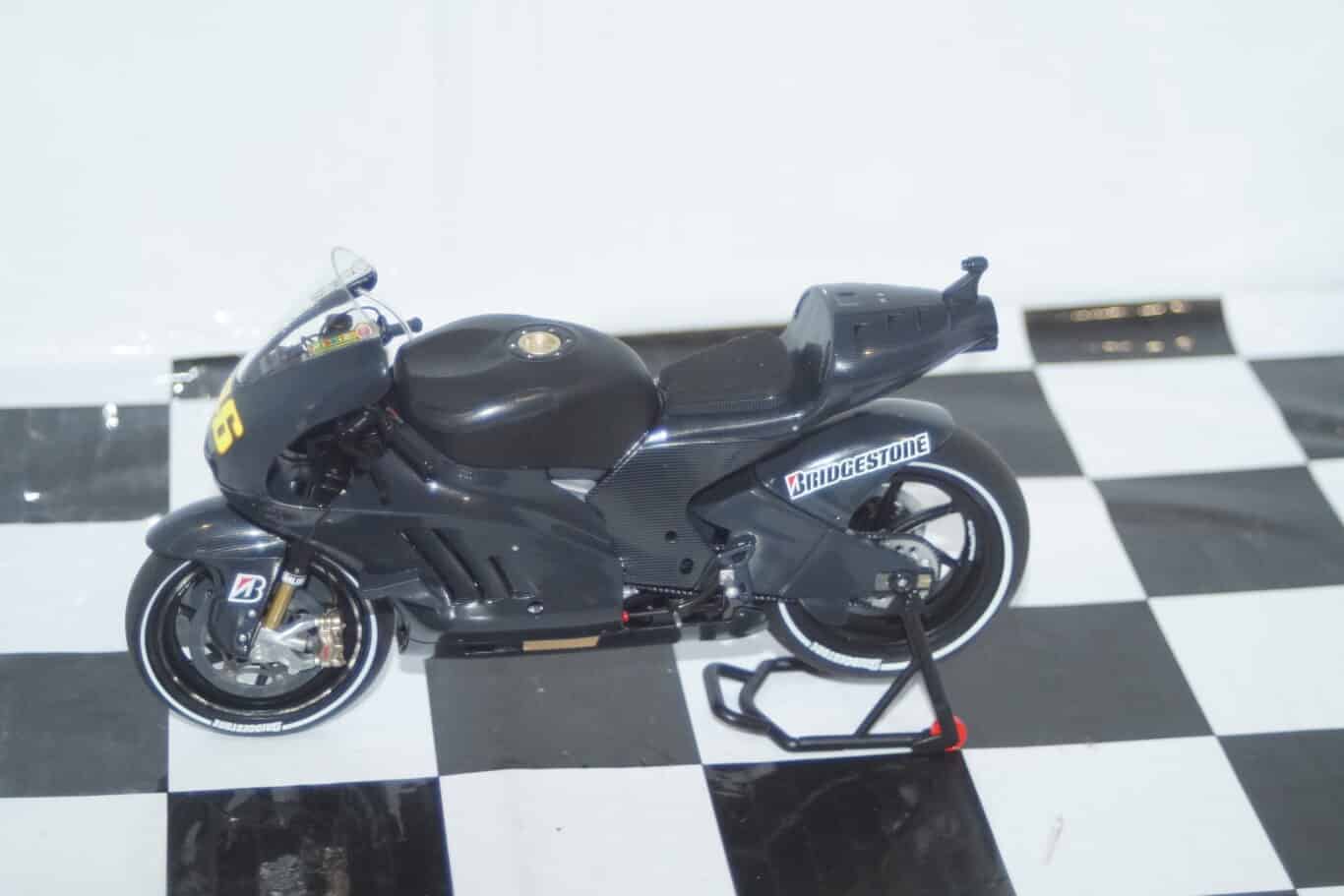 Minichamps ducati desmosedici gp11 valencia test 2010,1:12th 122 110876