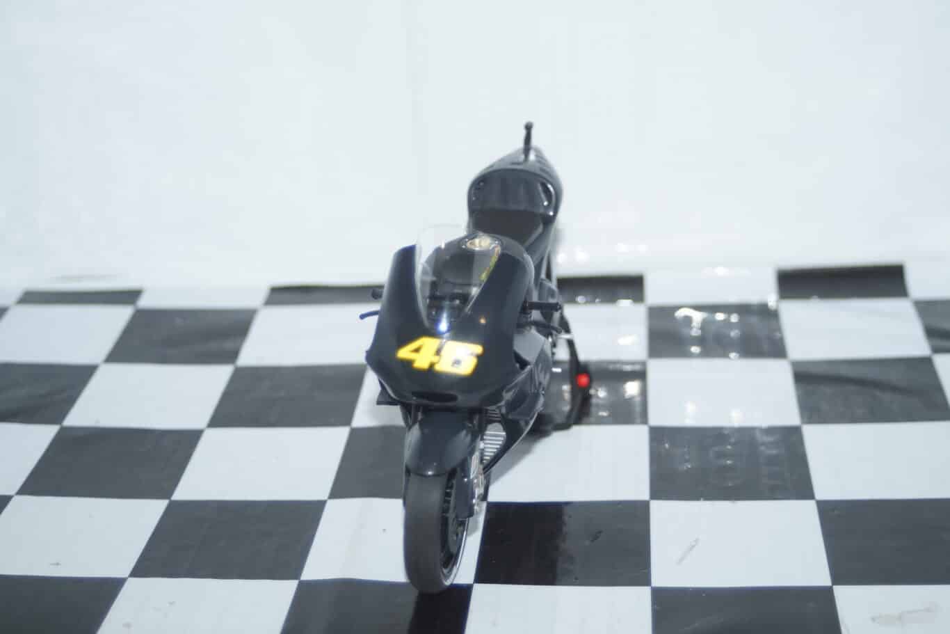 Minichamps ducati desmosedici gp11 valencia test 2010,1:12th 122 110876