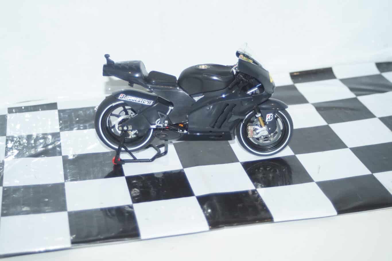 Minichamps ducati desmosedici gp11 valencia test 2010,1:12th 122 110876