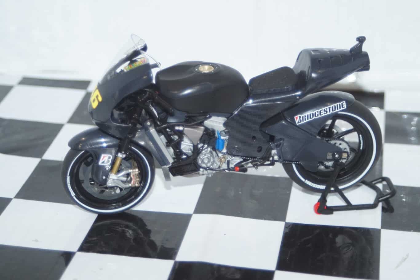 Minichamps ducati desmosedici gp11 valencia test 2010,1:12th 122 110876