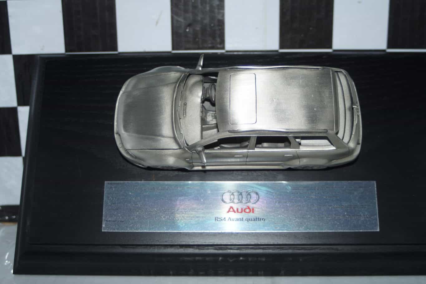 Audi dealer audi rs4 b5 avant pewter 1:24