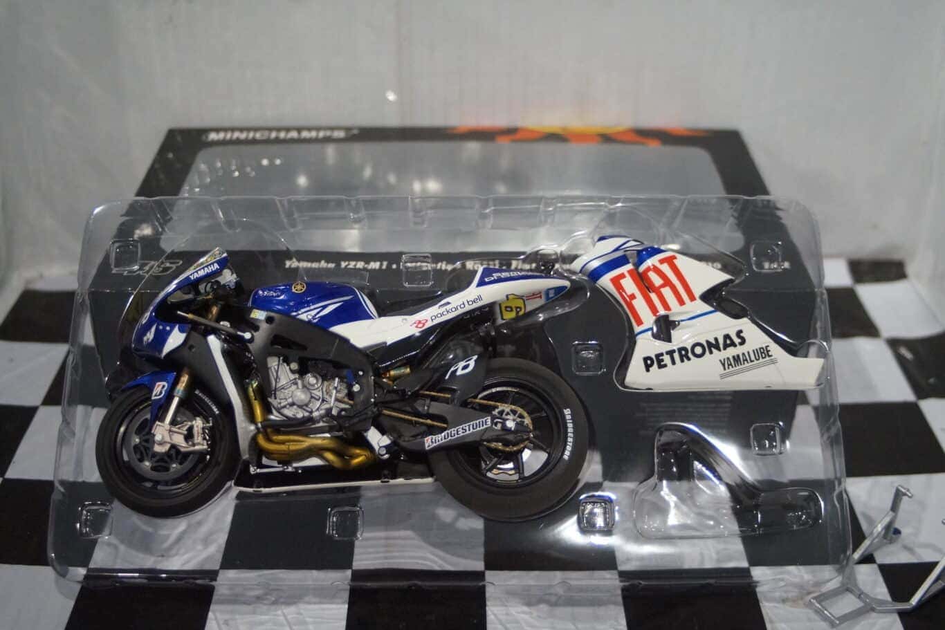 Minichamps yamaha yzr-m1 moto gp 2010 1:12th 122 103046