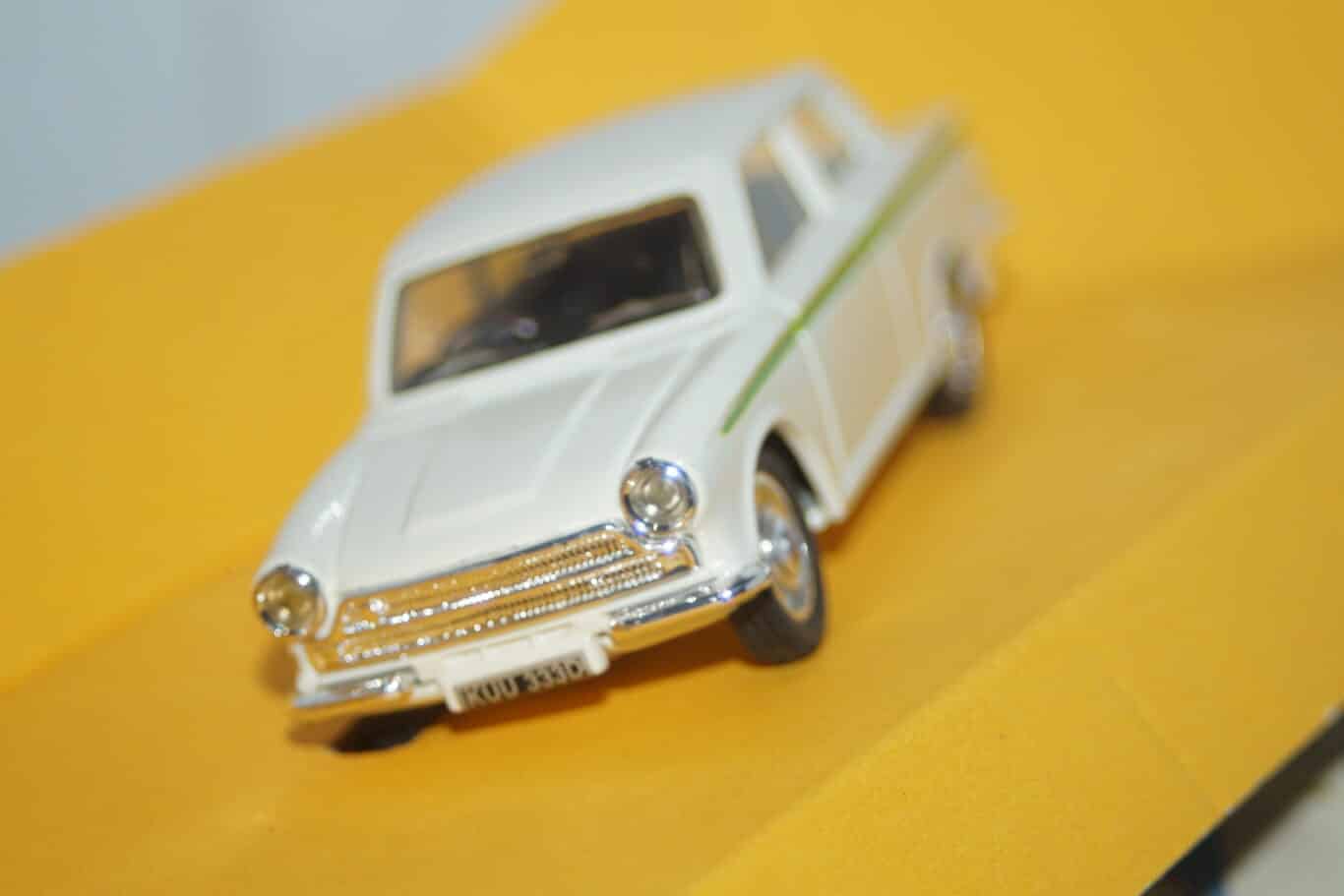 Corgi (classic cars) ford lotus cortina white 1:36th d708/1
