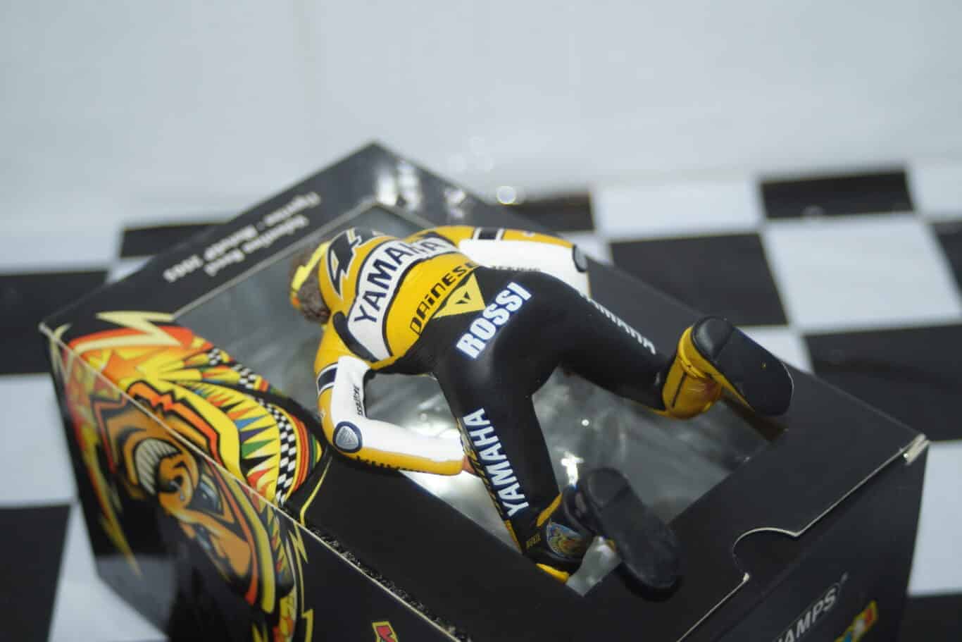 Minichamps figurine yamaha v.rossi 2005  1:12th 312 050096