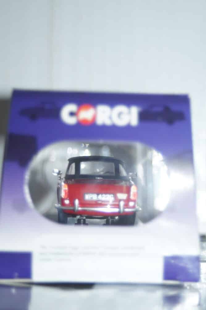 Vanguards  triumph tr6 damson 1/43 ref  va14700