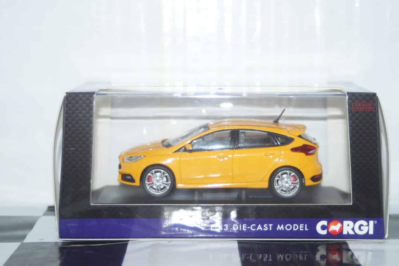 Vanguards ford focus mk3 st in tangerine 1/43 ref  va15302
