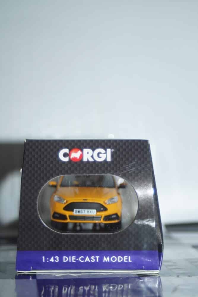 Vanguards ford focus mk3 st in tangerine 1/43 ref  va15302