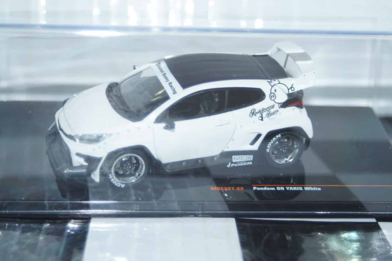 Ixo pandem gr yaris white moc327.22