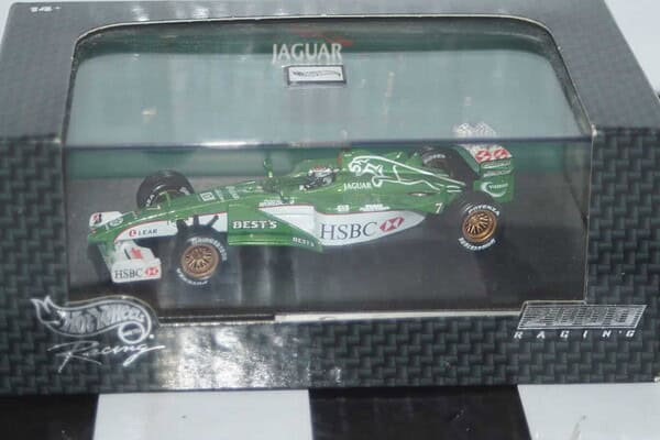 Hotwheels jaguar r1 f1 2000 racing  e.irvine 1:43 26752