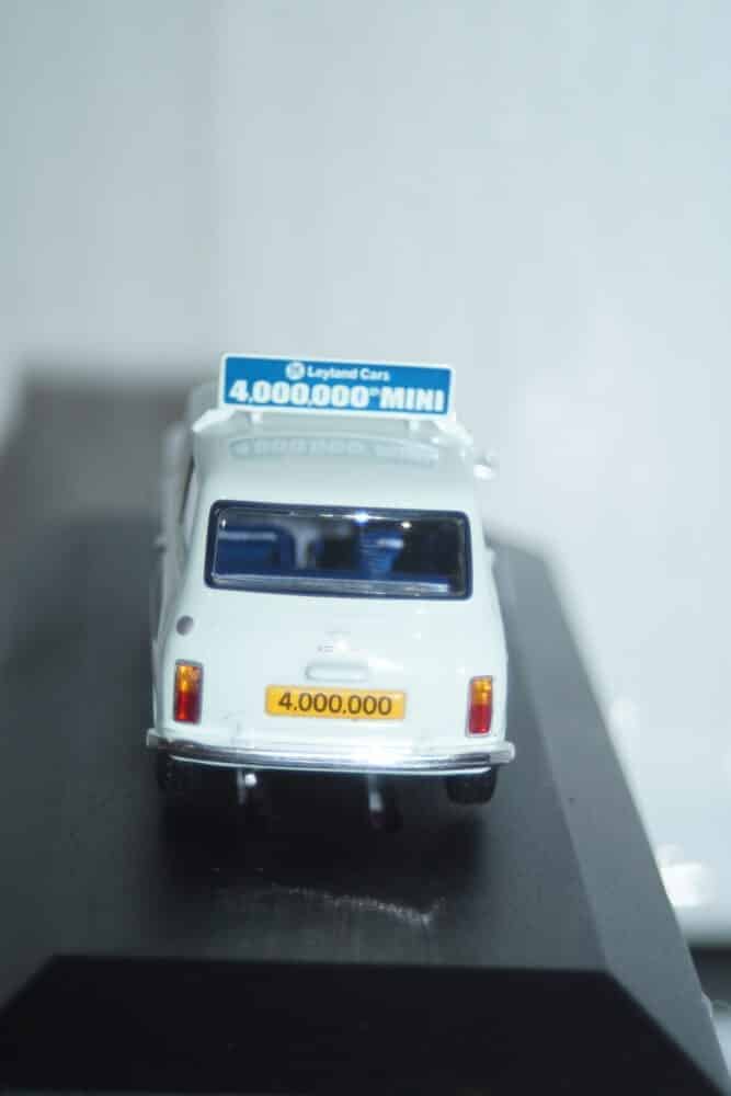 Corgi vanguards mini 1275gt white 