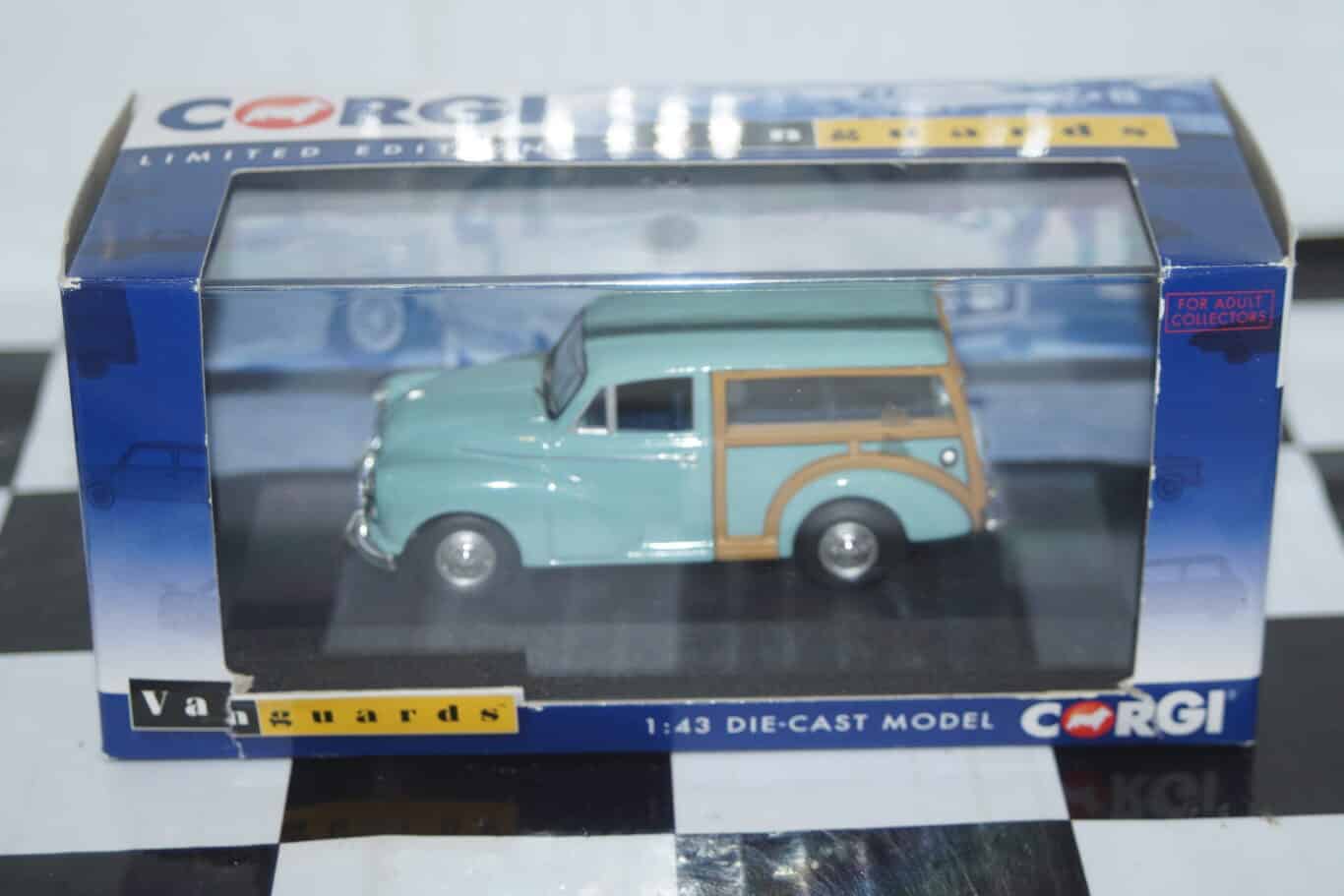 Corgi vanguards morris minor pick up sandy beige ref va08303