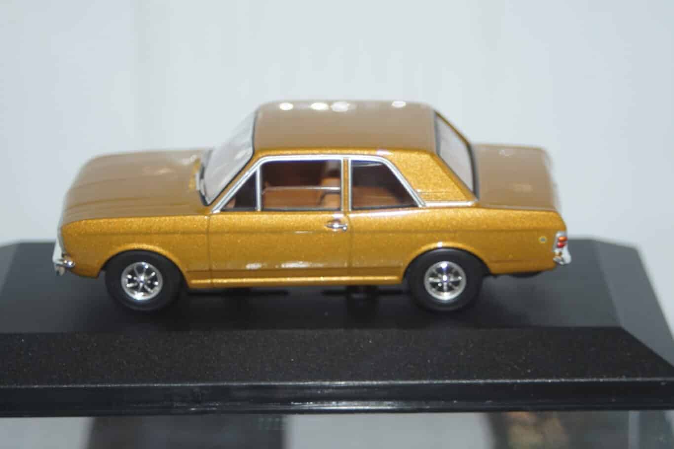 Vanguards ford cortina mk3 2000e black ref va10317