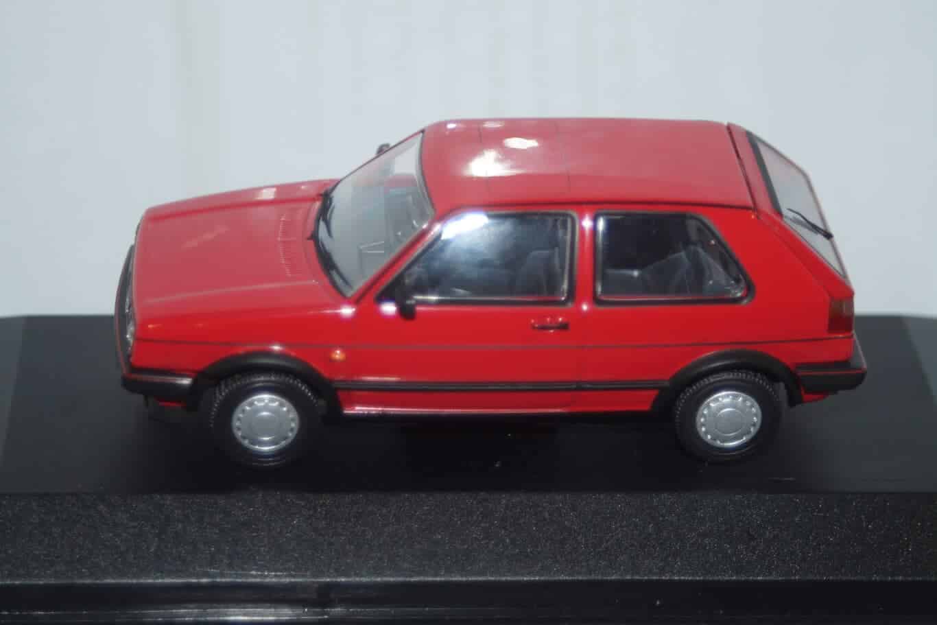 Corgi vanguards volkswagen golf mk 2 gti red va13600 1:43