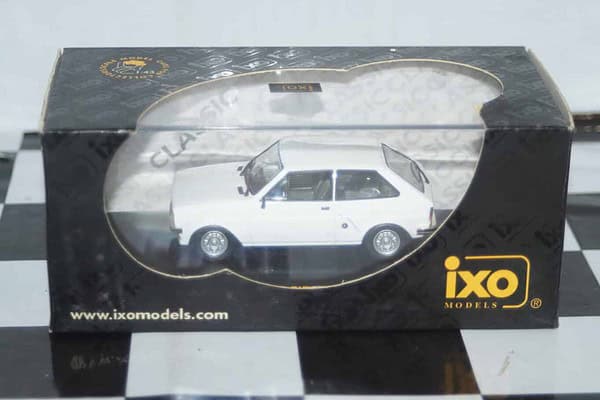 Ixo ford fiesta white 1972 clc092 1:43