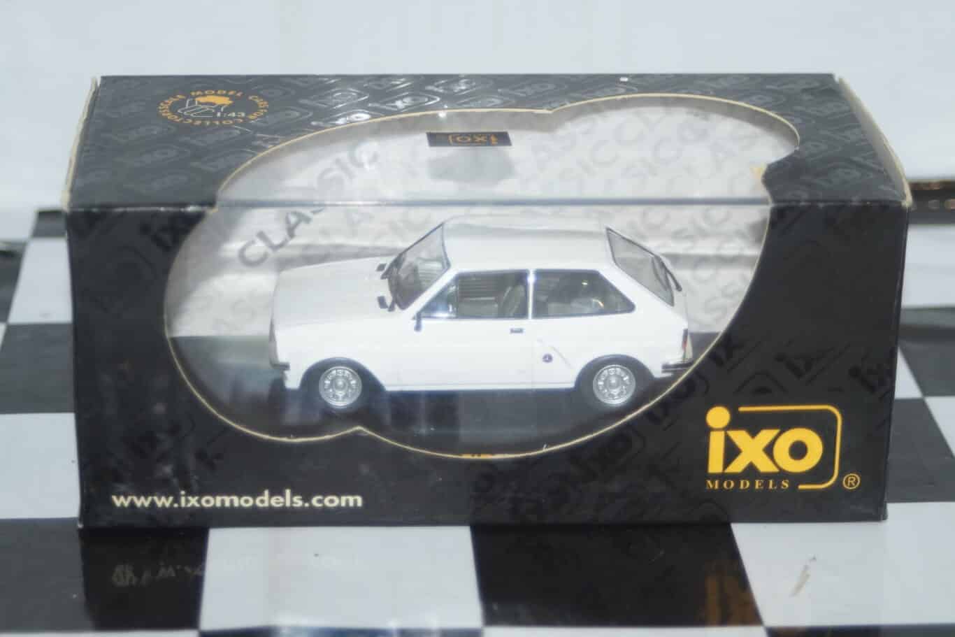 Ixo ford fiesta white 1972 clc092 1:43