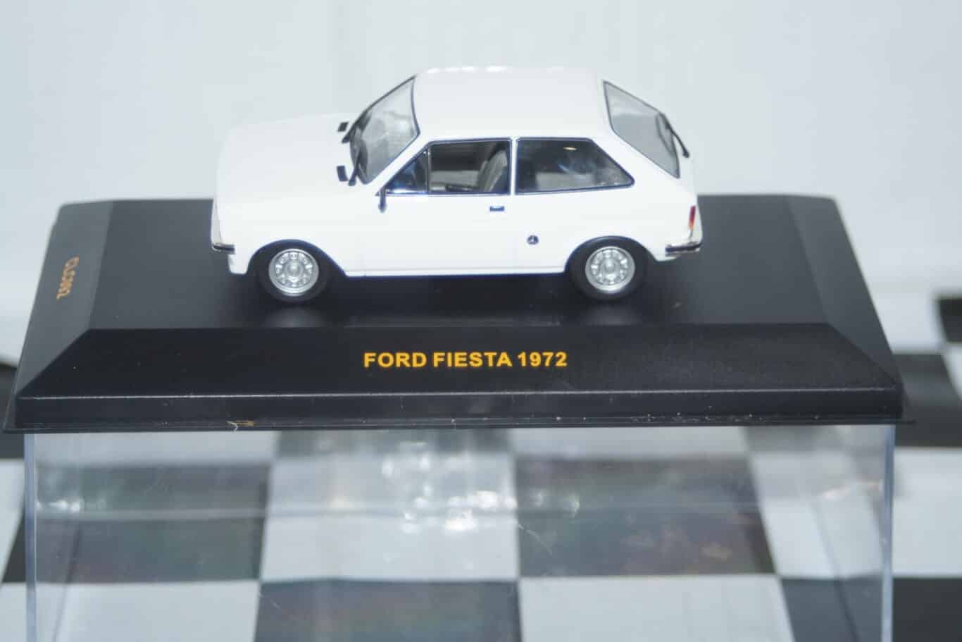 Ixo ford fiesta white 1972 clc092 1:43