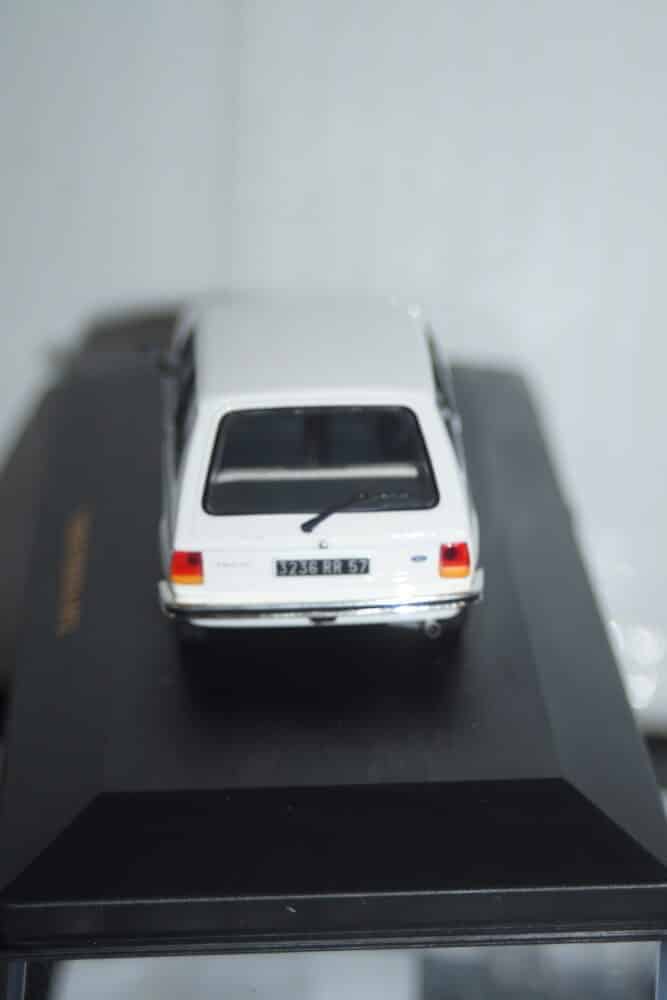 Ixo ford fiesta white 1972 clc092 1:43