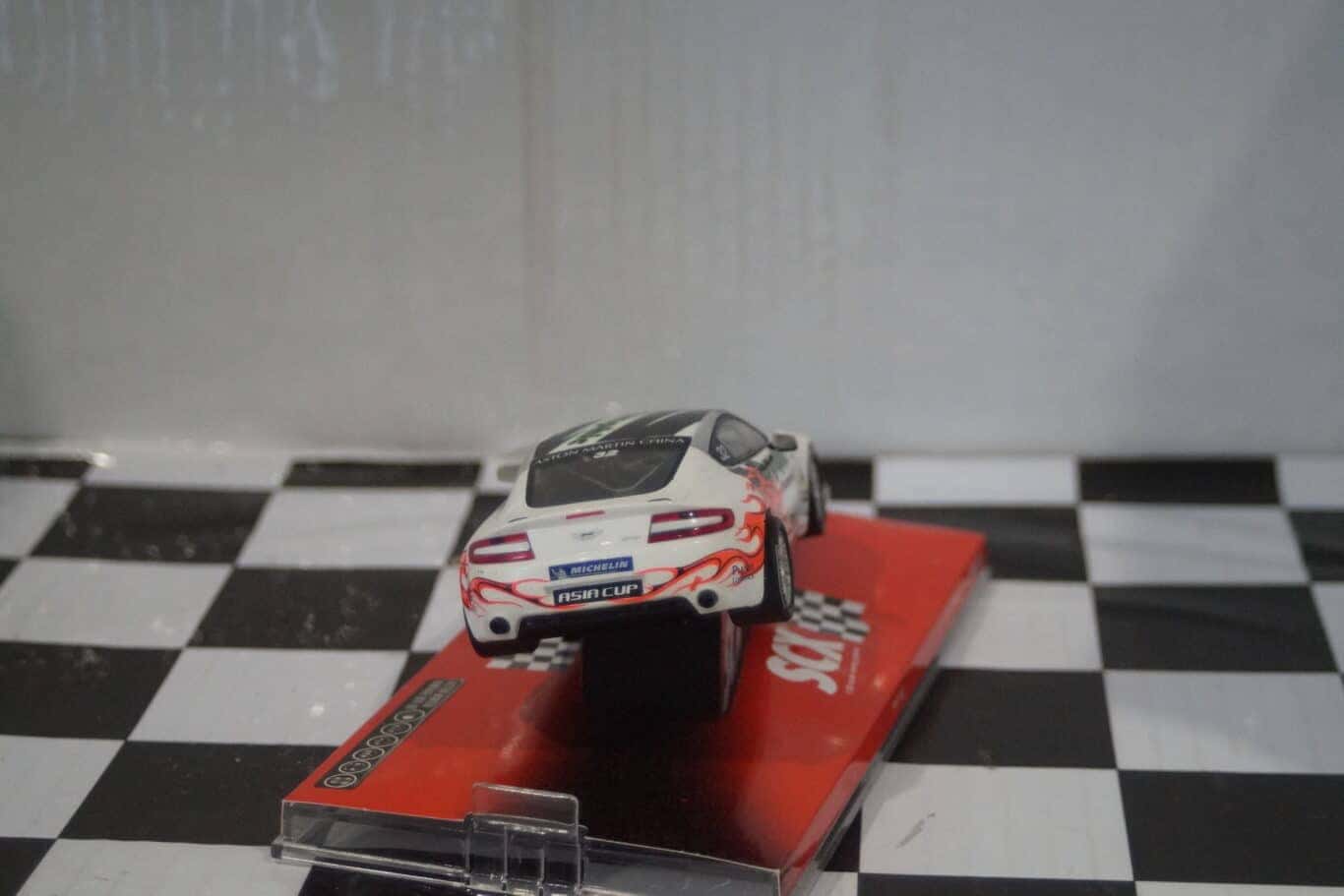 Scx aston martin vantage n24 v8 1:32 ref 64020