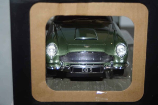 Solido aston martin db5 porcelain green 1964 1:18 diecast s1807102