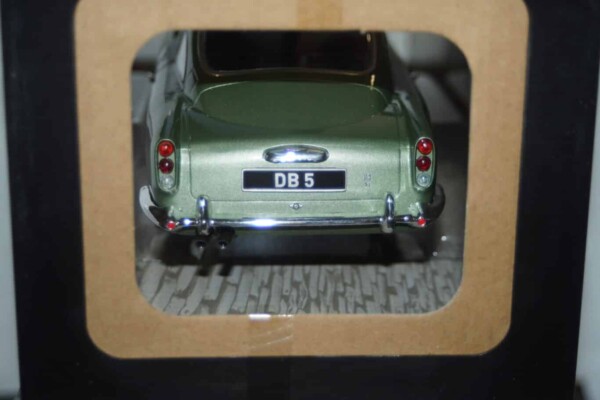 Solido aston martin db5 porcelain green 1964 1:18 diecast s1807102