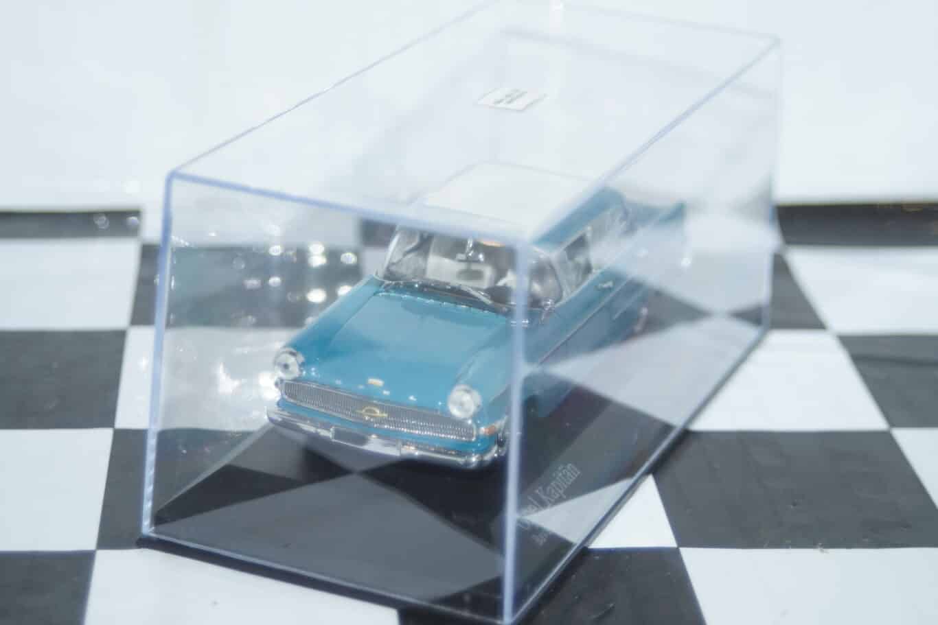 Minichamps opel kapitaen 1959 torquoise 1:43 scale 430 040001