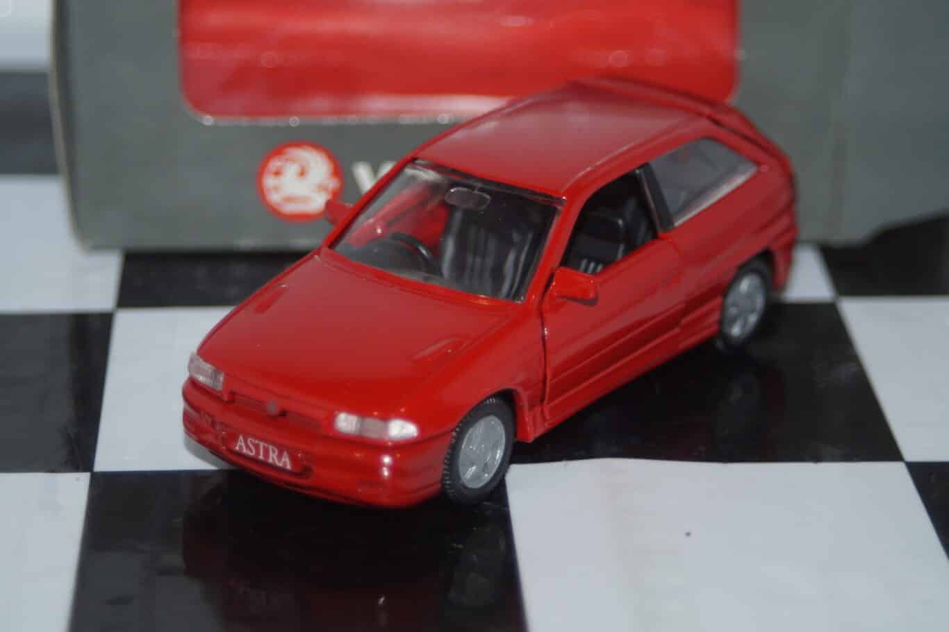 Gama vauxhall astra mk3 gsi red in vauxhall box in 1:43 scale