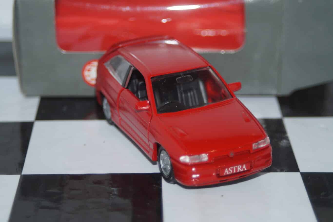 Gama vauxhall astra mk3 gsi red in vauxhall box in 1:43 scale