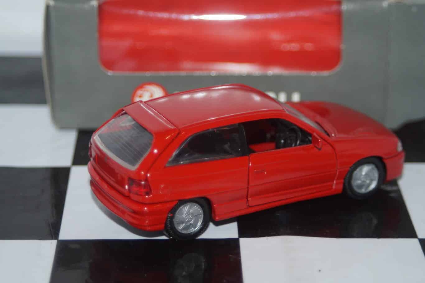 Gama vauxhall astra mk3 gsi red in vauxhall box in 1:43 scale
