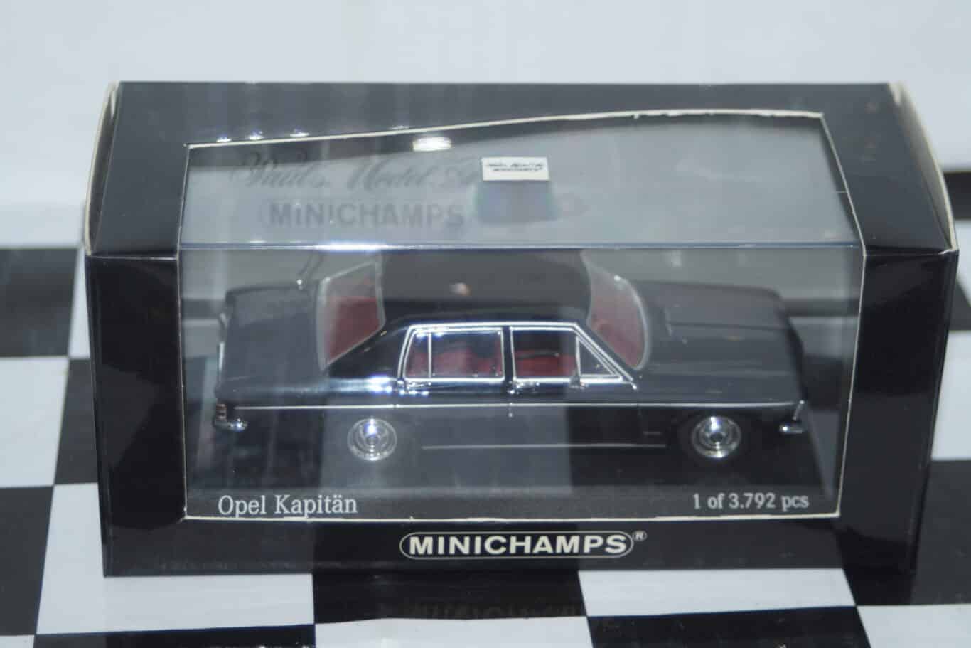Minichamps opel kapitan 1969-1977 in black 1:43 430 046001