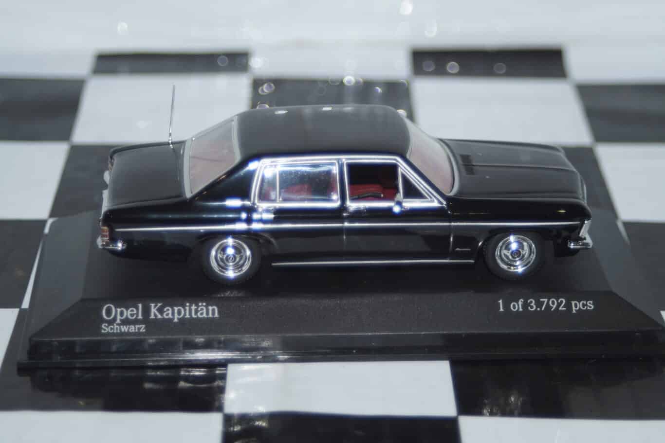 Minichamps opel kapitan 1969-1977 in black 1:43 430 046001