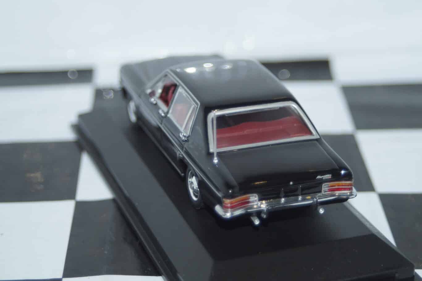Minichamps opel kapitan 1969-1977 in black 1:43 430 046001