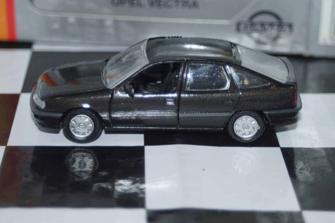 Gama opel ascona vauxhall cavalier saloon mk2 1140 1:43